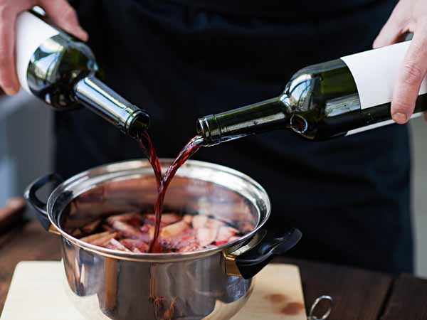 Not Baking Food With Wine In Stainless Steel Pan